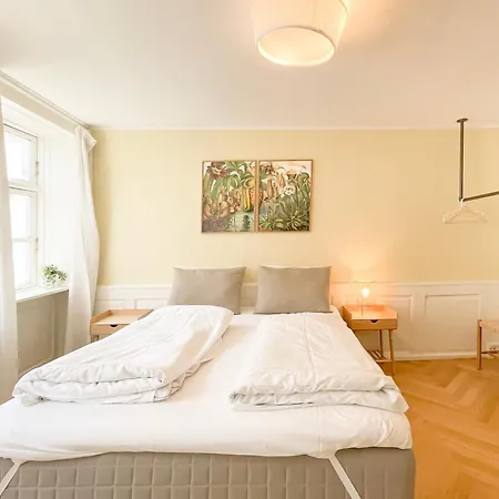Large With 4 Bedrooms In Apartman
