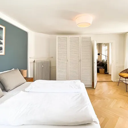 Apartman Large With 4 Bedrooms In *