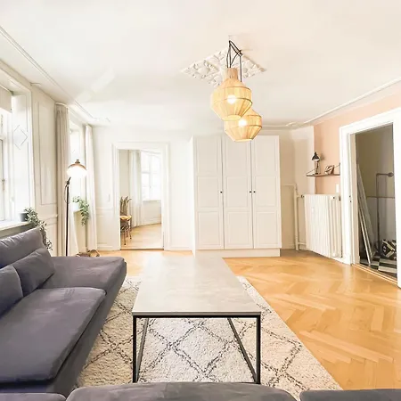 Large Apartment With 4 Bedrooms In Copenhagen Appartement *