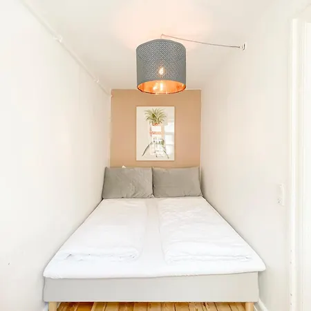 Large Apartment With 4 Bedrooms In Copenhagen Apartment *