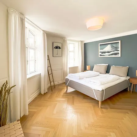 Large Apartment With 4 Bedrooms In Copenhagen Apartment *