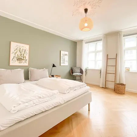 Large Apartment With 4 Bedrooms In Copenhagen *